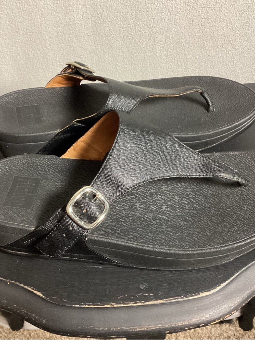 FitFlop Sandals Womens Size 8 Black Thong Comfort Wedge Flip Flop Glitter Flaw - Picture 4 of 7